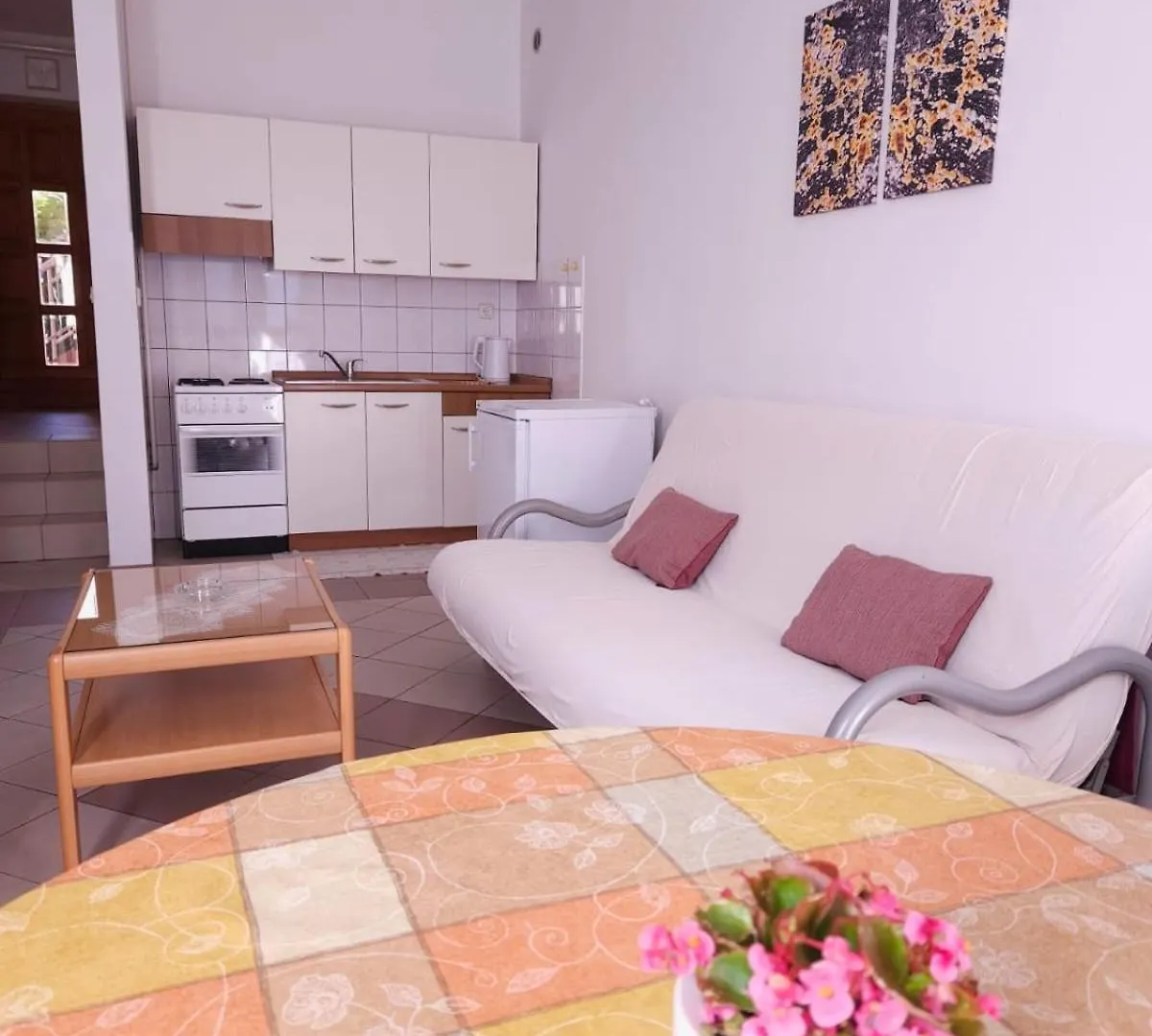 Lorena Apartments In Pula