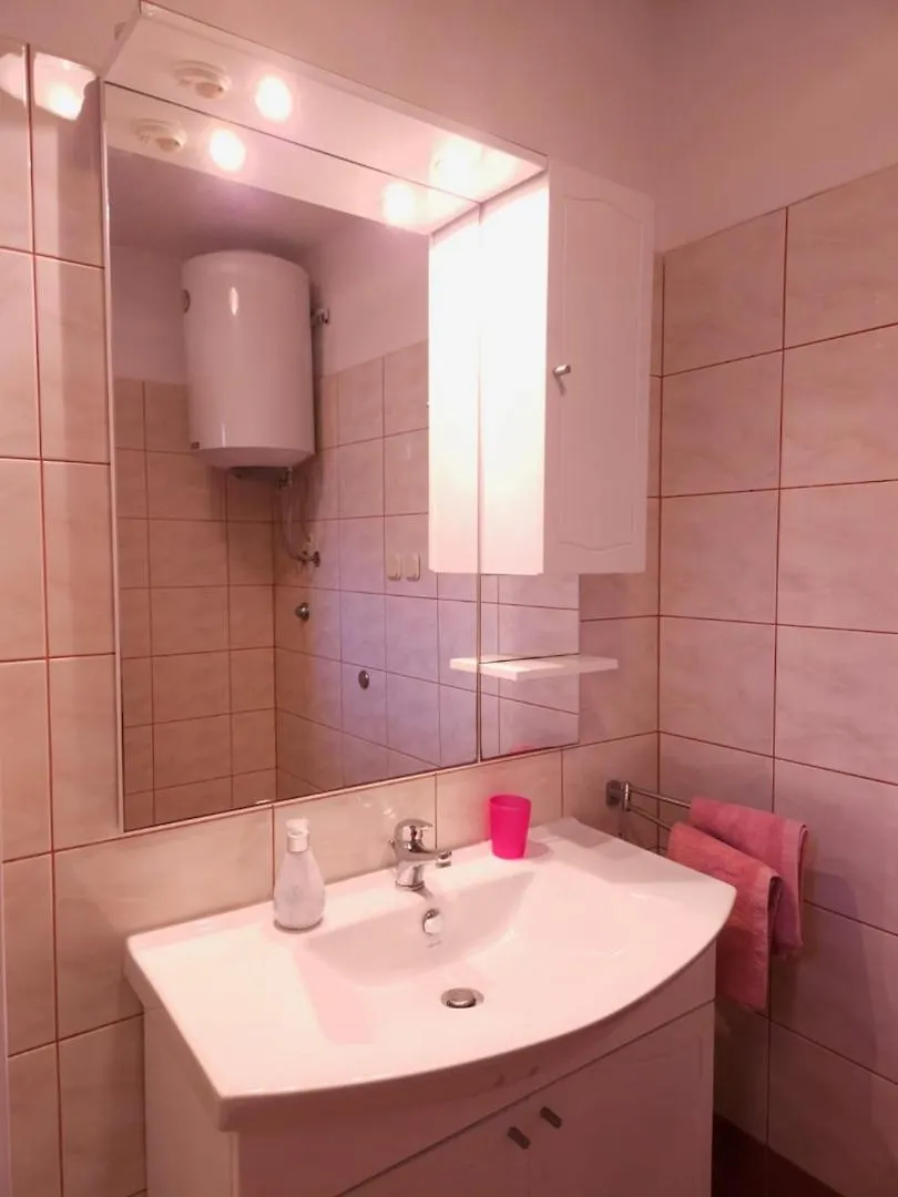 Guest house Lorena Apartments In Pula