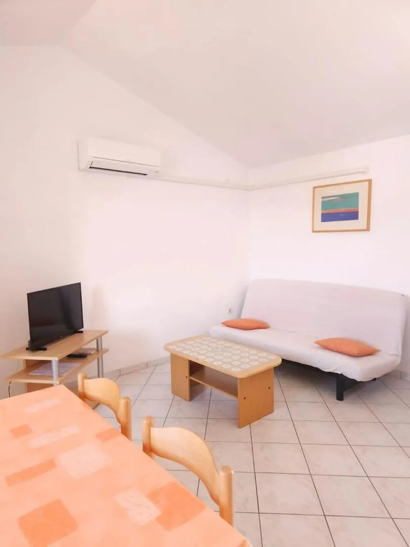 Lorena Apartments In Pula Guest house