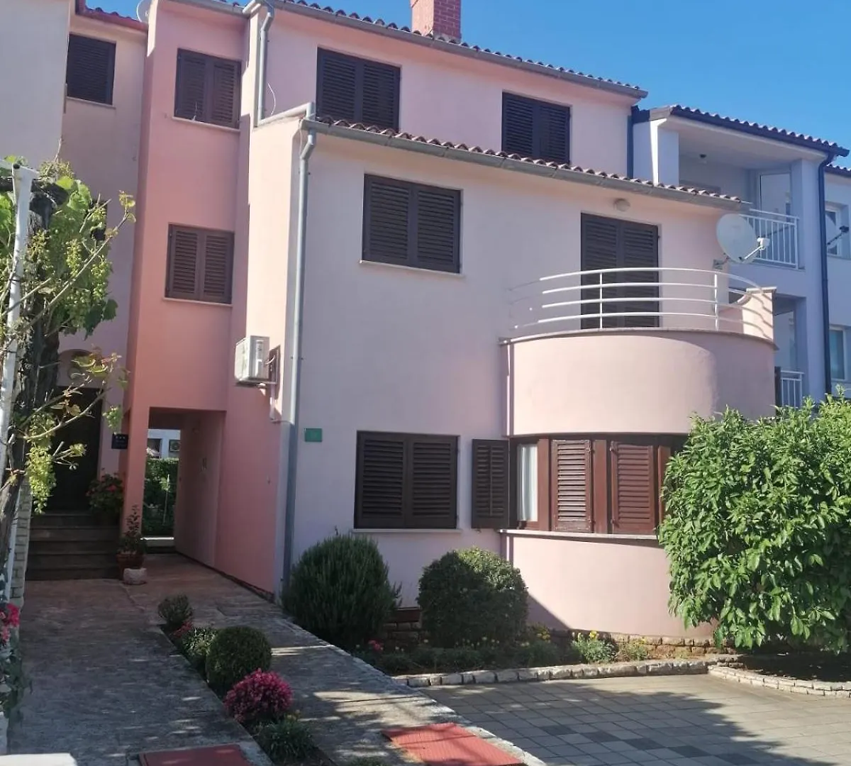 Lorena Apartments In Pula