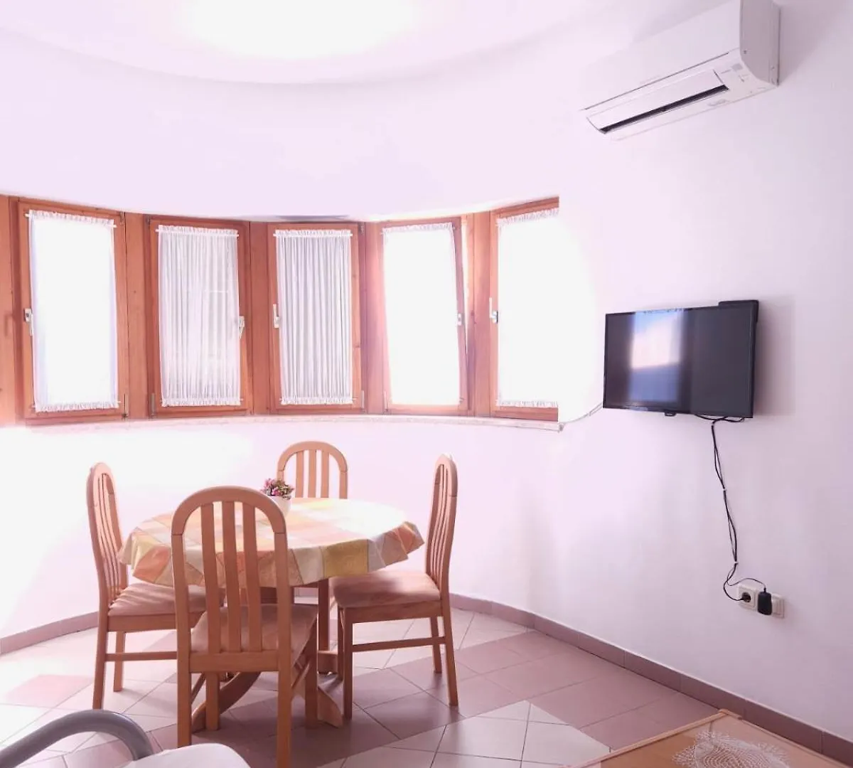Guest house Lorena Apartments In Pula
