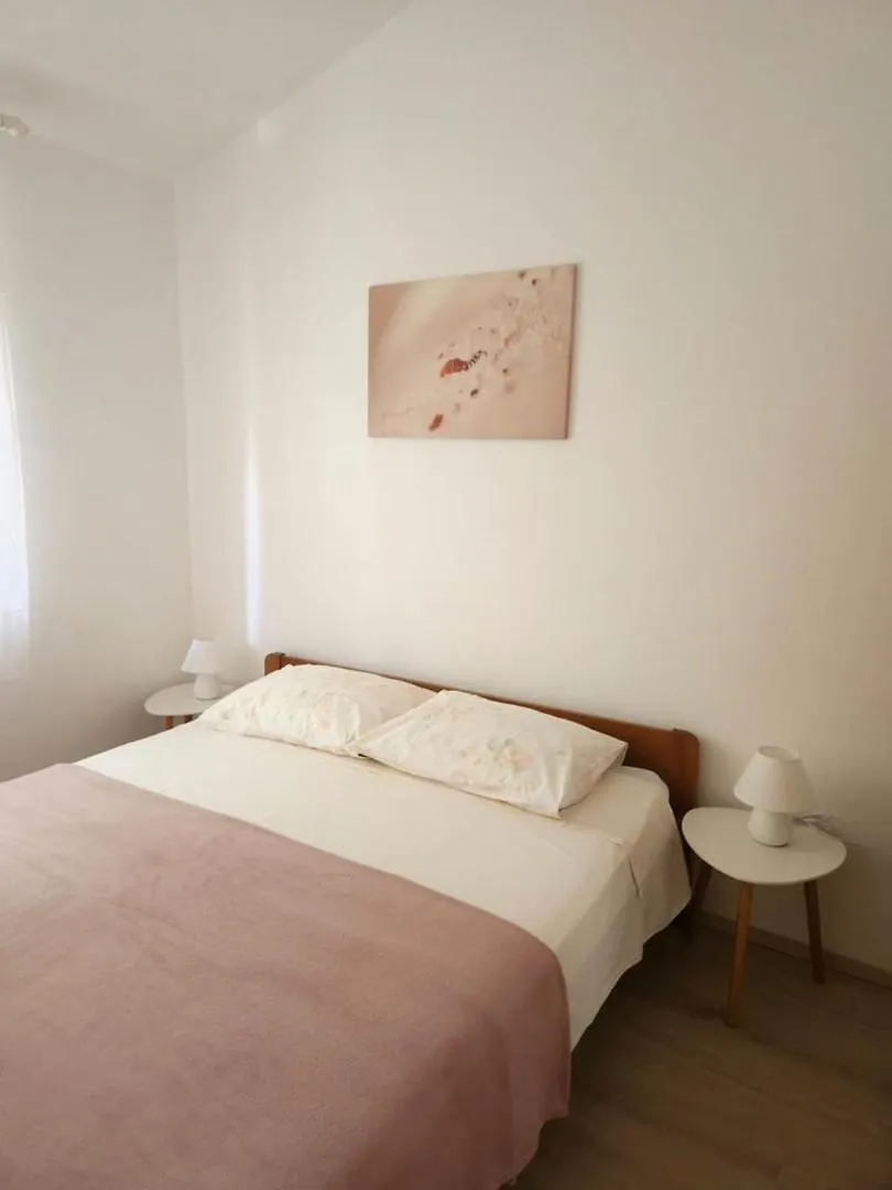 Guest house Lorena Apartments In Pula